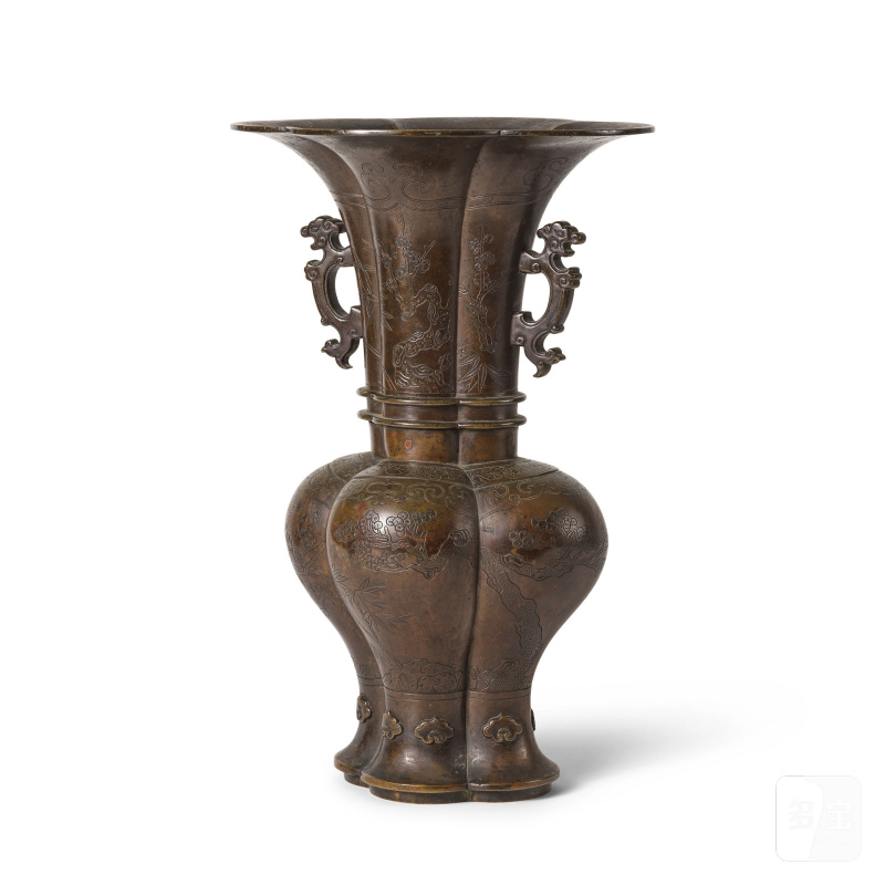 清 十八世紀 銅歲寒三友圖雙耳瓶 | VASE BALUSTRE EN BRONZE - 图4